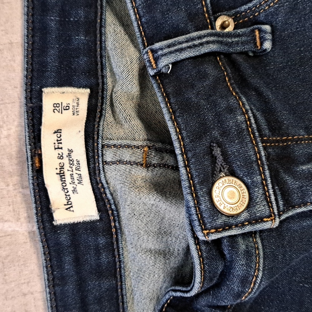 Abercrombie & Fitch Jean Legging Mid Rise Size 28/6s